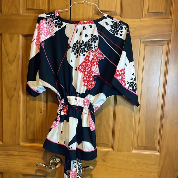 New York and Company small kimono top black red pink white tie waist belt V-neck - Picture 2 of 11